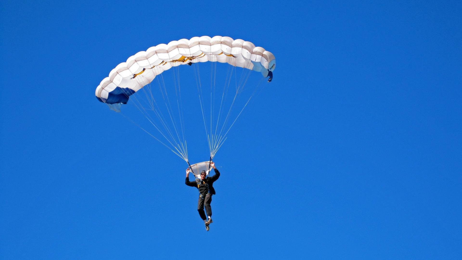 开云电子-和平精英全国极限挑战赛燃爆全场，战术应变获胜关键，和平精英极限特训宣传片