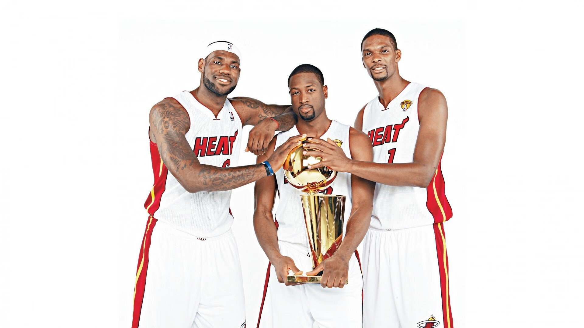 德甲中场密集包夹，压制对手核心球员，德甲的球场