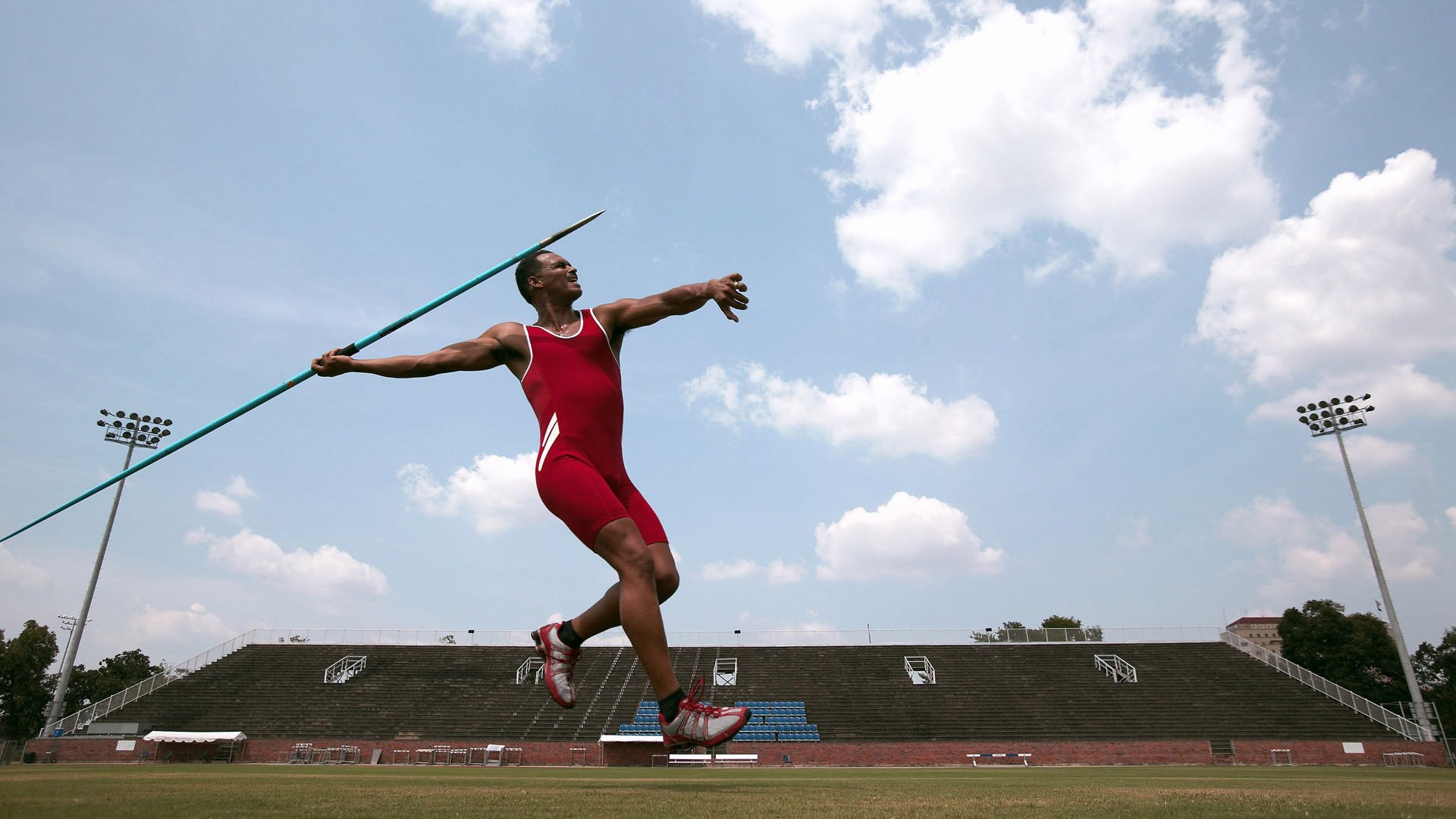 技战术纵深：不同球队的特色战术分析，技术 战术